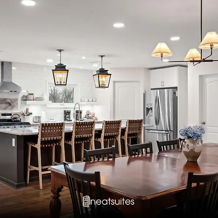 Big By Ark, Historic Simmons Estate Sleeps 22 Villa